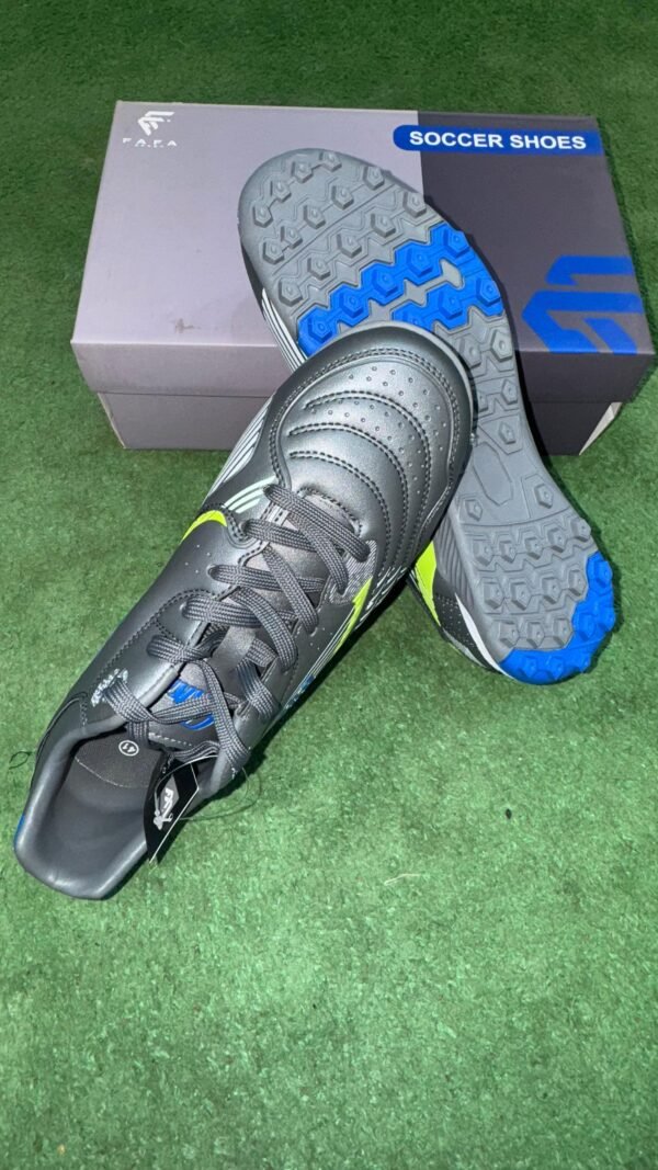 Pakka turf football shoes